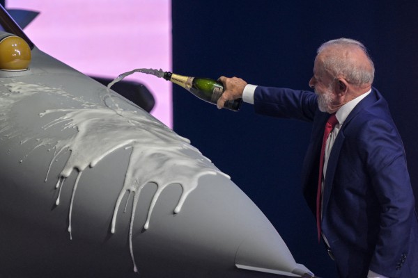 Brazil ra mắt chiến đấu cơ siêu thanh sản xuất trong nước đầu tiên Brazil ra mắt chiến đấu cơ siêu thanh sản xuất trong nước đầu tiên