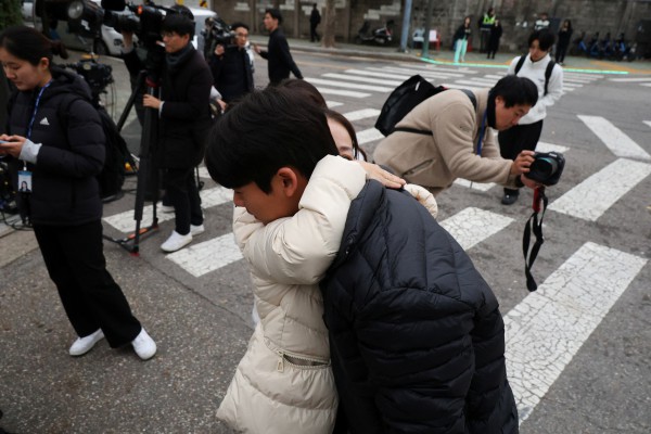 Cả Hàn Quốc 'nín thở' dõi theo kỳ thi đại học