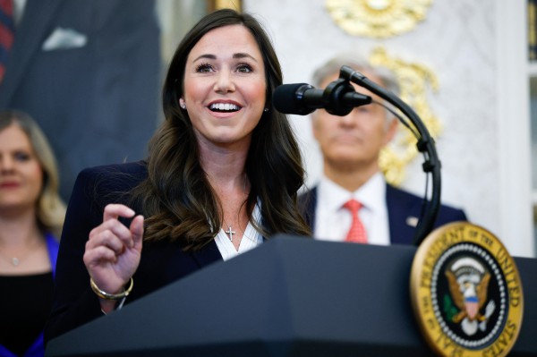 Các thượng nghị sĩ Mỹ cảnh báo nguy cơ từ AI Các thượng nghị sĩ Mỹ cảnh báo nguy cơ từ AI