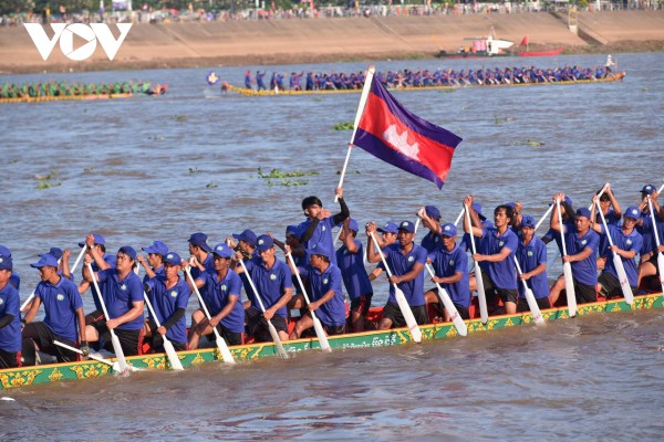 Campuchia khai mạc lễ hội đua ghe Ngo truyền thống lớn nhất trong nhiều năm qua