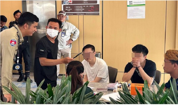 Campuchia vừa tiến hành chiến dịch triệt phá các mạng lưới lừa đảo trực tuyến Campuchia vừa tiến hành chiến dịch triệt phá các mạng lưới lừa đảo trực tuyến