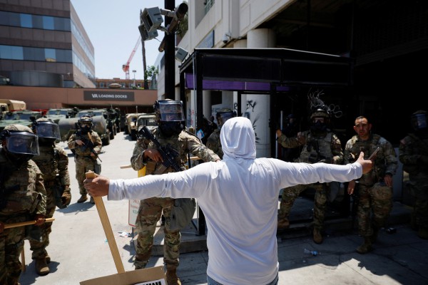 Căng thẳng dâng cao tại Los Angeles, Vệ binh Quốc gia bắt đầu hành động Căng thẳng dâng cao tại Los Angeles, Vệ binh Quốc gia bắt đầu hành động