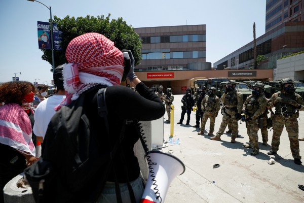 Căng thẳng dâng cao tại Los Angeles, Vệ binh Quốc gia bắt đầu hành động Căng thẳng dâng cao tại Los Angeles, Vệ binh Quốc gia bắt đầu hành động