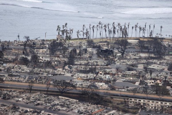 Cảnh tượng như ngày tận thế khi cháy rừng thiêu rụi thị trấn nghỉ dưỡng ở Hawaii