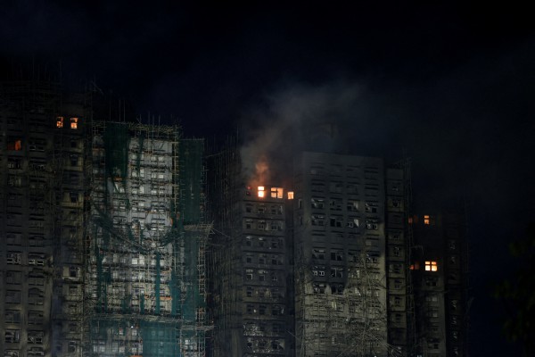 Cập nhật vụ cháy chung cư Hồng Kông: 83 người chết, còn 25 cuộc gọi cầu cứu Cập nhật vụ cháy chung cư Hồng Kông: 83 người chết, còn 25 cuộc gọi cầu cứu