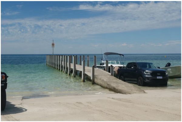 Cậu bé bơi 4 km trong vùng biển động để cứu gia đình bị cuốn ra biển Cậu bé bơi 4 km trong vùng biển động để cứu gia đình bị cuốn ra biển