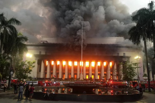 Cháy lớn tại toà nhà Bưu điện hàng trăm năm tuổi ở thủ đô Manila, Philippines