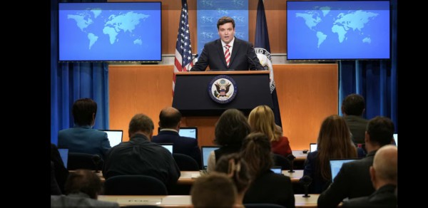 Chính quyền Mỹ sa thải nhân viên giấu quan hệ yêu đương với người Trung Quốc