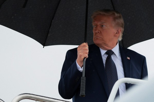 Chính quyền ông Trump lùi bước trong vụ lập quỹ 1,8 tỉ USD Chính quyền ông Trump lùi bước trong vụ lập quỹ 1,8 tỉ USD