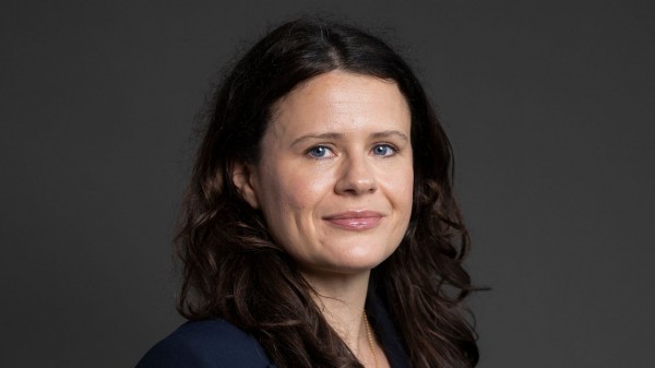 Chồng bị nghi làm gián điệp cho Trung Quốc, nghị sĩ Anh rời nhóm nghị viện