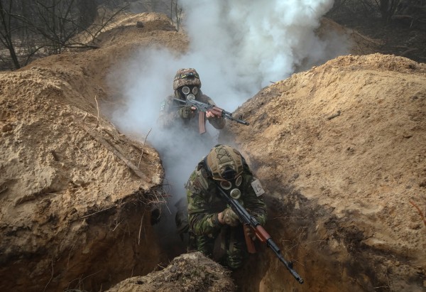 Chuyên gia gợi ý Ukraine nên đàm phán với Nga để câu giờ chờ viện trợ Mỹ