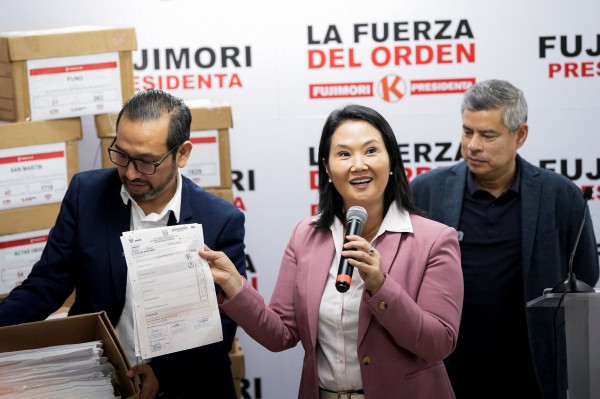 Con gái cựu tổng thống đắc cử Tổng thống Peru