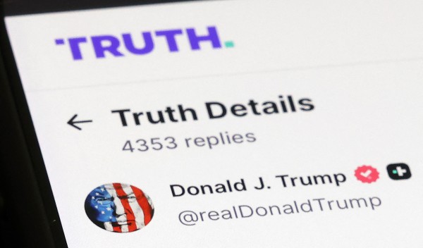 Công ty của ông Trump báo lỗ 400 triệu USD Công ty của ông Trump báo lỗ 400 triệu USD