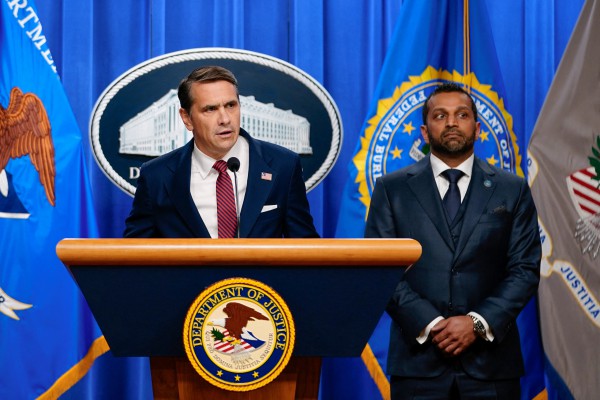 Cựu Giám đốc FBI bị truy tố về bài đăng '86 47'