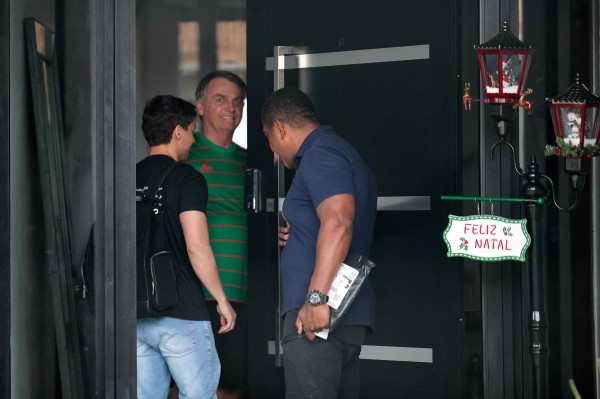 Cựu Tổng thống Brazil Bolsonaro nghi cố phá vòng định vị để bỏ trốn Cựu Tổng thống Brazil Bolsonaro nghi cố phá vòng định vị để bỏ trốn