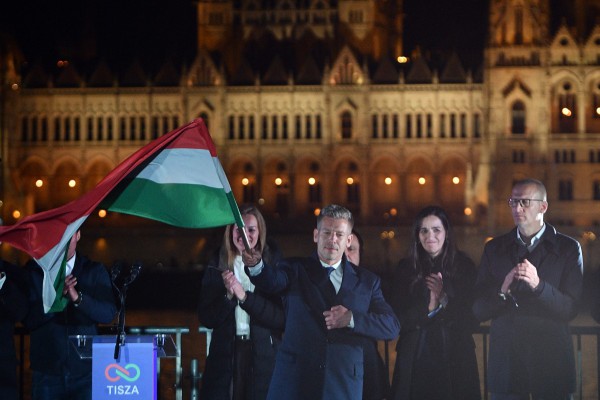 Dù được Mỹ và Nga ủng hộ, Thủ tướng Orbán vẫn thất bại trong bầu cử Hungary Dù được Mỹ và Nga ủng hộ, Thủ tướng Orbán vẫn thất bại trong bầu cử Hungary