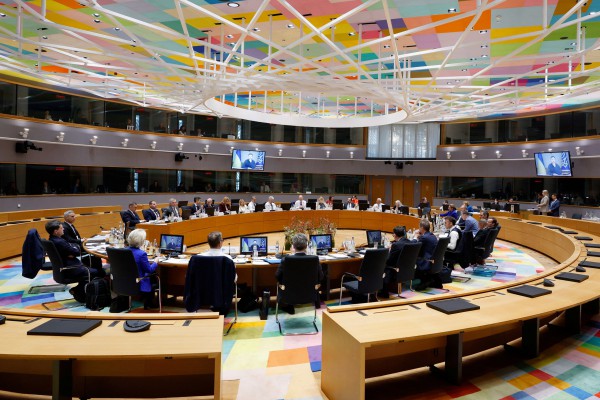 EU ra điều kiện thực thi ưu đãi thuế quan với Mỹ