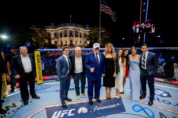 FBI phá âm mưu tấn công sự kiện UFC tại Nhà Trắng FBI phá âm mưu tấn công sự kiện UFC tại Nhà Trắng