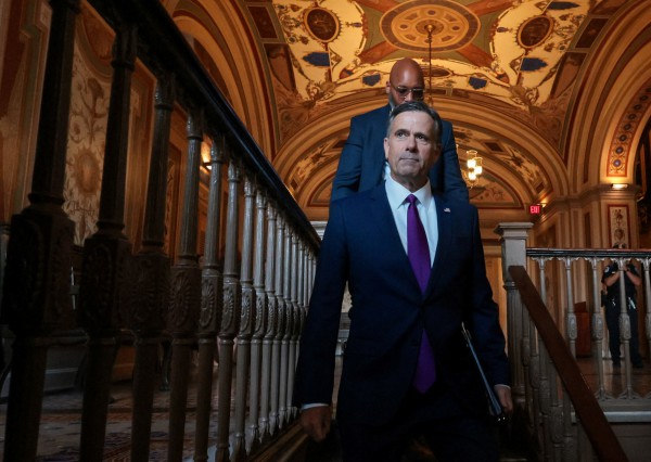 Giám đốc CIA đến Venezuela gặp Tổng thống lâm thời để cải thiện quan hệ