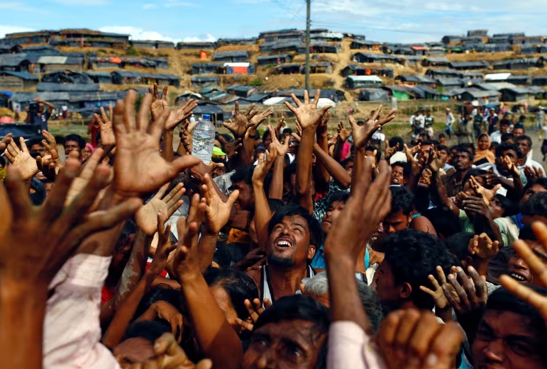 Giao tranh ác liệt tại Rakhine, hàng chục nghìn người Rohingya phải di dời