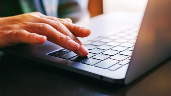 Giới chức Malaysia cảnh báo vụ bé gái 12 tuổi mua bán ảnh nhạy cảm trên mạng Giới chức Malaysia cảnh báo vụ bé gái 12 tuổi mua bán ảnh nhạy cảm trên mạng