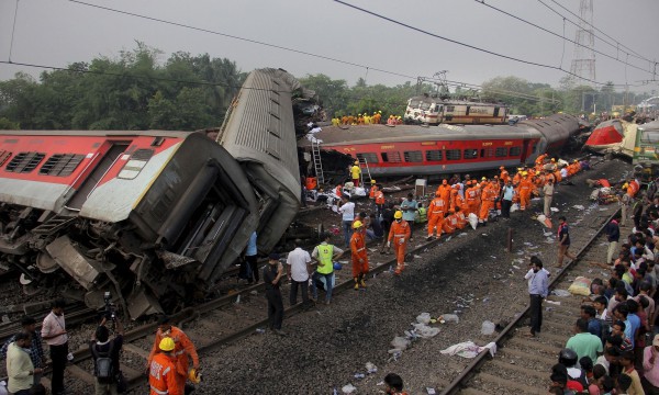 Giới chức Ấn Độ họp tìm nguyên nhân vụ tai nạn tàu hỏa khiến 275 người chết