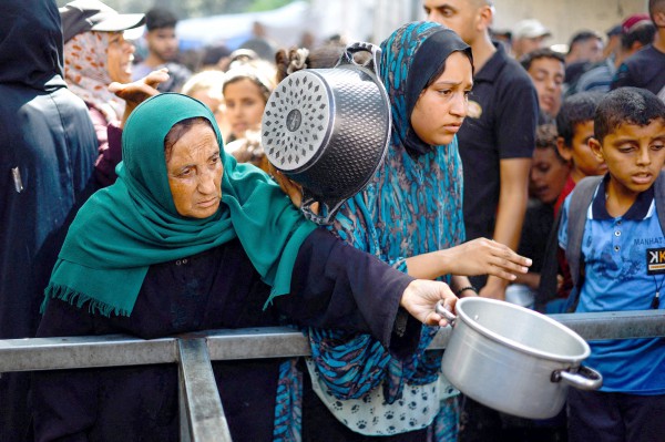 Giữa lúc đàm phán, Israel chặn tàu cứu trợ đến Gaza Giữa lúc đàm phán, Israel chặn tàu cứu trợ đến Gaza