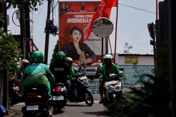 Grab, GoTo giảm mạnh phí cho tài xế xe máy công nghệ ở Indonesia