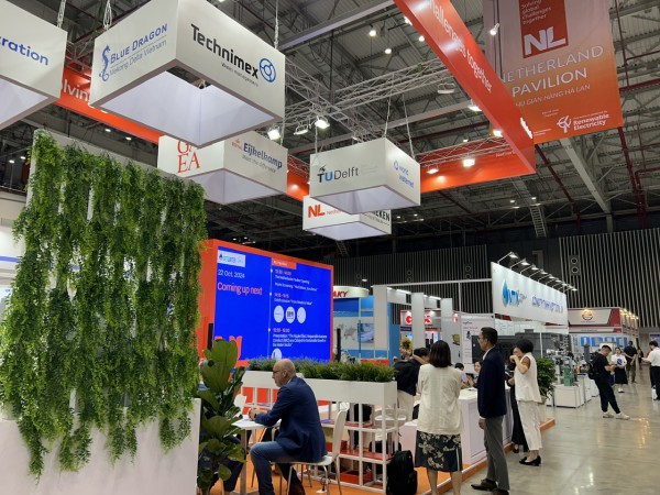 ‘Hà Lan mang đến công nghệ tốt nhất cho quản lý nước, xử lý rác thải’ ‘Hà Lan mang đến công nghệ tốt nhất cho quản lý nước, xử lý rác thải’