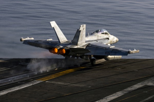 Hai máy bay Boeing EA-18G Growler của Hải quân Mỹ va chạm trên không Hai máy bay Boeing EA-18G Growler của Hải quân Mỹ va chạm trên không