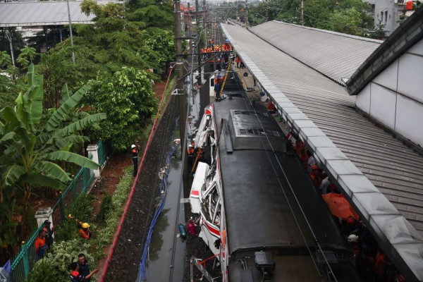 Hai xe lửa đâm nhau gần Jakarta, 7 người chết, nhiều người bị thương