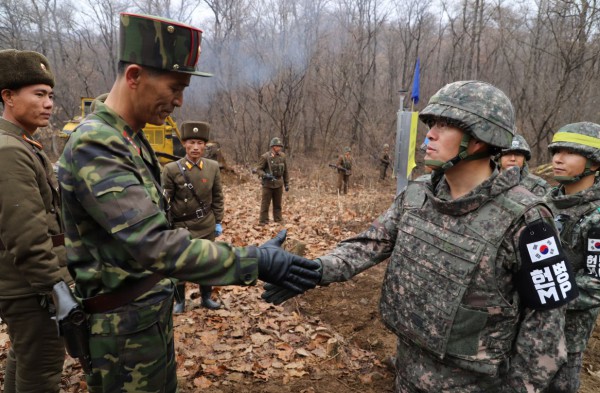 Hàn Quốc công bố sách trắng, hướng đến ‘chung sống hòa bình’ với Triều Tiên Hàn Quốc công bố sách trắng, hướng đến ‘chung sống hòa bình’ với Triều Tiên