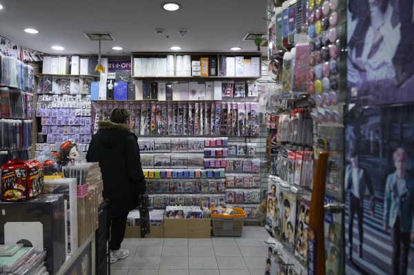 Hàn Quốc phát tiền cho toàn dân chi tiêu