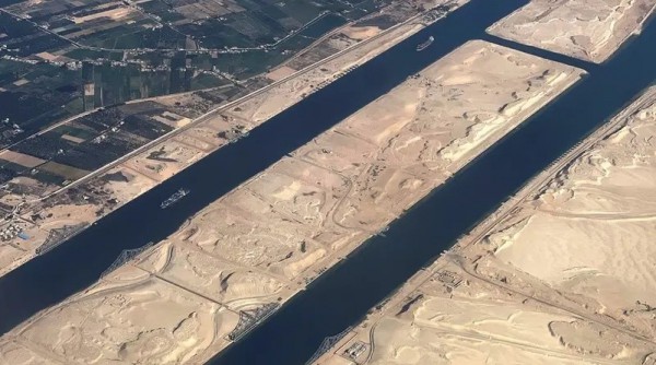 Hàng chục tàu chuyển hướng đến Kênh đào Suez sau khi tình hình dần ổn định Hàng chục tàu chuyển hướng đến Kênh đào Suez sau khi tình hình dần ổn định