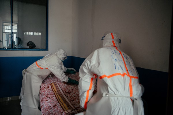 Hơn 200 người chết vì Ebola, thêm 10 nước châu Phi nguy cơ bị ảnh hưởng Hơn 200 người chết vì Ebola, thêm 10 nước châu Phi nguy cơ bị ảnh hưởng