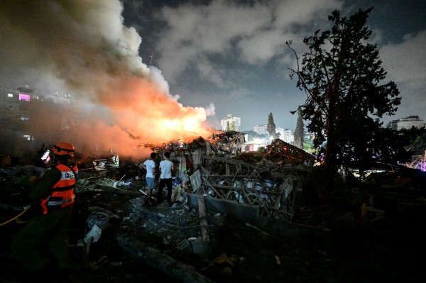 Houthi phối hợp với Iran tấn công Israel Houthi phối hợp với Iran tấn công Israel