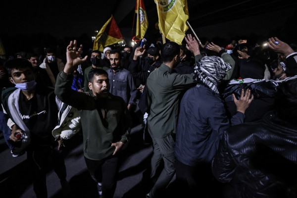 Iran cảnh báo Mỹ 'không còn an toàn', tuyên bố đóng cửa eo biển Hormuz