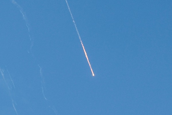 Iran dội tên lửa xuống Israel sau khi bị Mỹ tấn công Iran dội tên lửa xuống Israel sau khi bị Mỹ tấn công