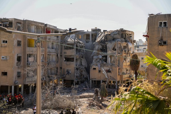 Iran phóng hàng chục tên lửa đạn đạo, Israel cảnh báo lãnh tụ tối cao Iran Iran phóng hàng chục tên lửa đạn đạo, Israel cảnh báo lãnh tụ tối cao Iran