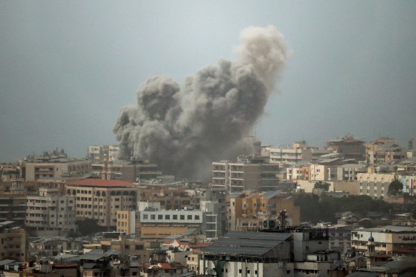 Israel cảnh báo giới lãnh đạo Iran, Hezbollah tuyên bố tấn công tàu chiến Israel