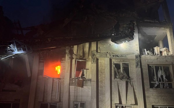 Israel nói Iran vừa phóng hơn 100 UAV, Iran tuyên bố đáp trả Israel 'không giới hạn' Israel nói Iran vừa phóng hơn 100 UAV, Iran tuyên bố đáp trả Israel 'không giới hạn'