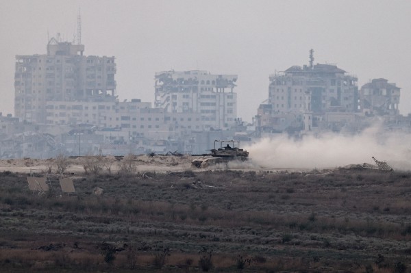 Israel tấn công Houthi, chuẩn bị sơ tán ở Gaza