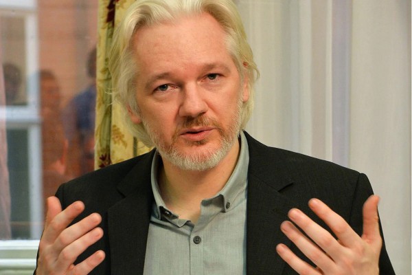 Julian Assange được tại ngoại và trở về Australia