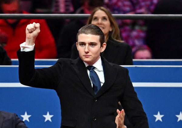 Kẻ hành hung nói 'ghen tuông' khi bạn trò chuyện với Barron Trump