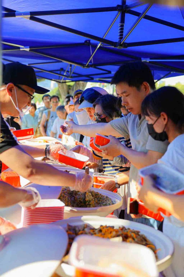 Khách sạn hạng sang Trung Quốc bán ẩm thực bình dân để sinh tồn