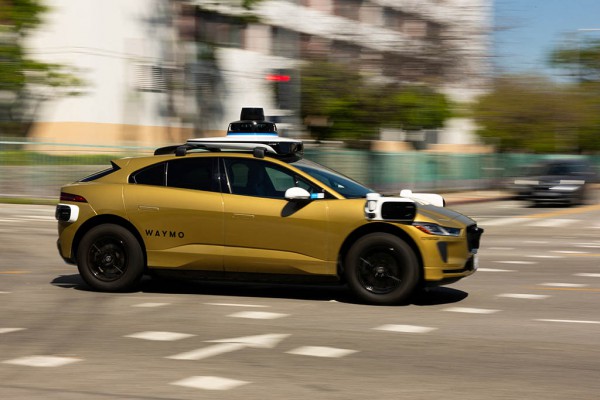 Kỷ nguyên robotaxi bùng nổ