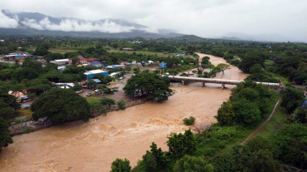 Lũ dâng cao, chính quyền Campuchia khuyến cáo người dân tìm nơi trú ẩn