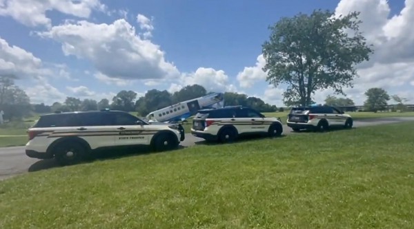 Máy bay rơi tại Mỹ, toàn bộ 20 người bên trong sống sót Máy bay rơi tại Mỹ, toàn bộ 20 người bên trong sống sót