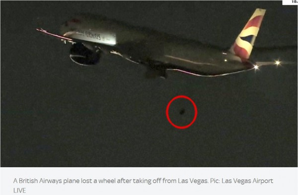 Máy bay rớt bánh lúc cất cánh