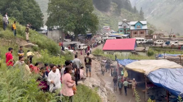 Mưa lớn bất ngờ khiến 46 người chết, hơn 200 người mất tích ở Ấn Độ Mưa lớn bất ngờ khiến 46 người chết, hơn 200 người mất tích ở Ấn Độ